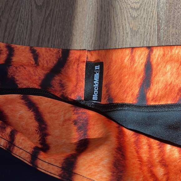 XL - Blackmilk TIGER STRIPES YOGA PANTS 💚💚 2 for $50 - Picture 7 of 7